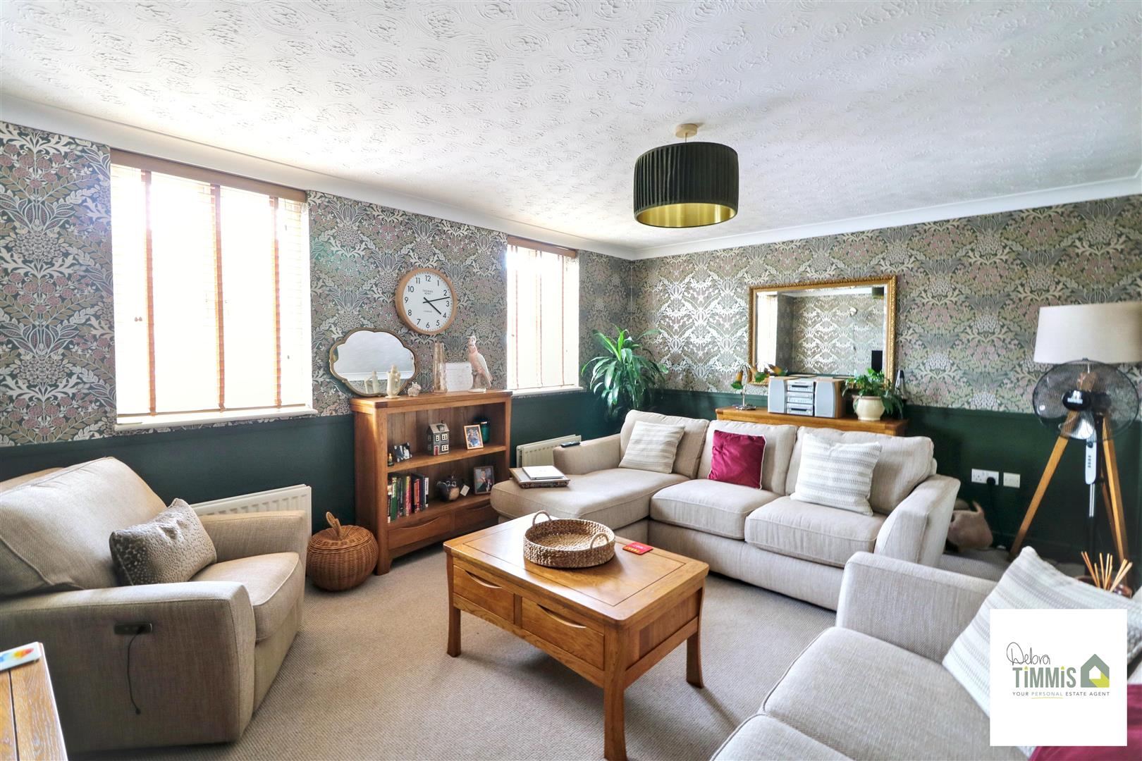 4 bed property in Leek New Road, Stoke-On-Trent